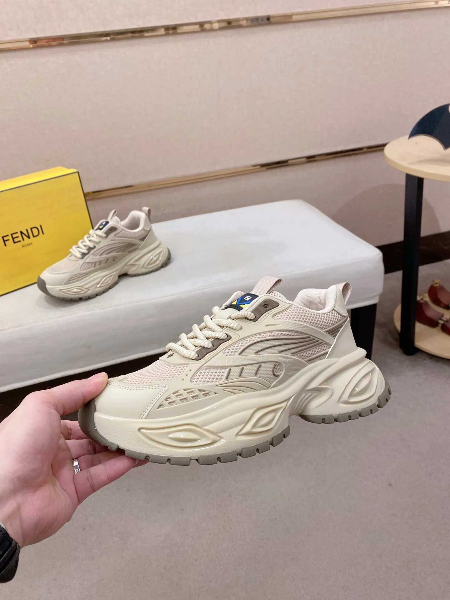Men's shoes 💰 462💰 (fendi) New style 👊🏻 upper 🇮🇹 imported cowhide fabric 🇩🇪 lining imported sheepskin lining. The original outsole is molded to highlight the identity of every man, and the upper foot is elegant and stable🚶🏻🚶🏻The high-end custom counters reproduce the original version📯No matter the wind or rain, the shoe last remains unchanged and can withstand the verification of time🔍️,🔵 Size: 38-44